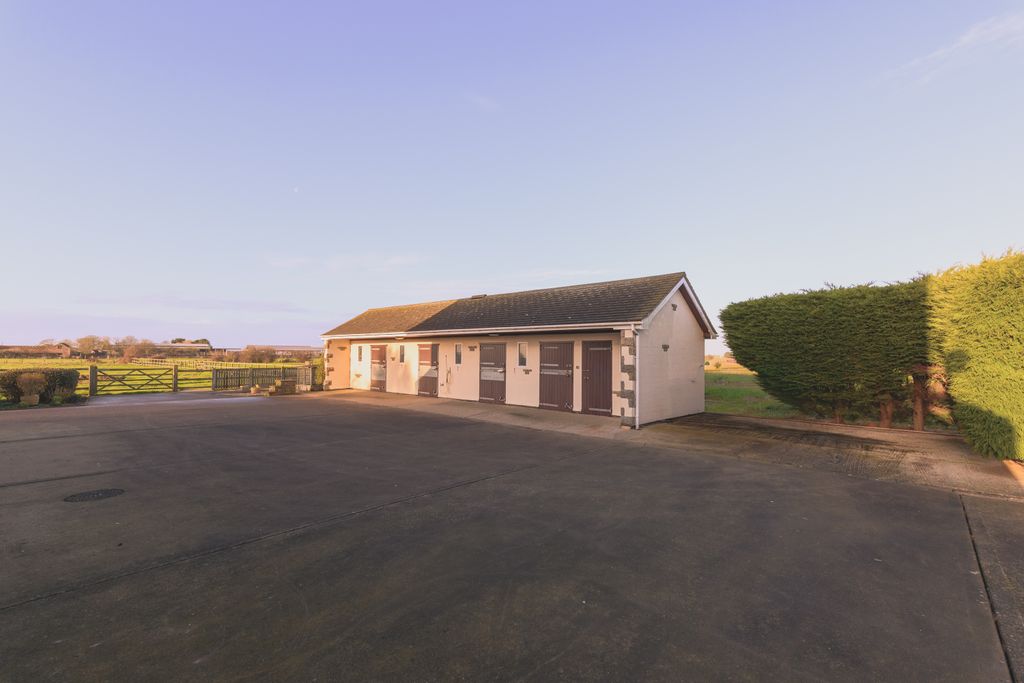 Property photo 2 of 51