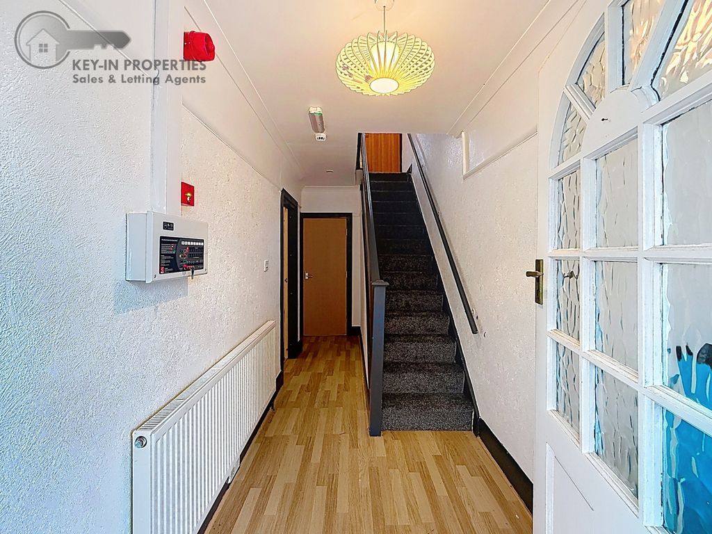 Property photo 3 of 20 8-Thorn-Ave-Bd9 00009