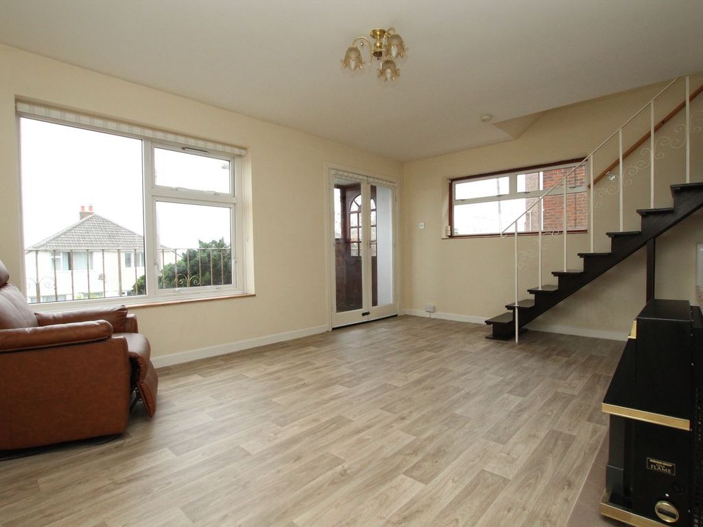 Property photo 3 of 28