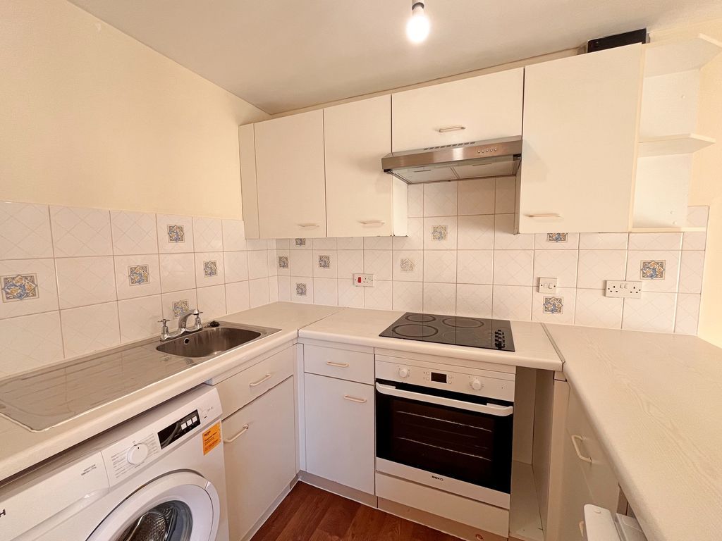 Property photo 3 of 11 Photo 6