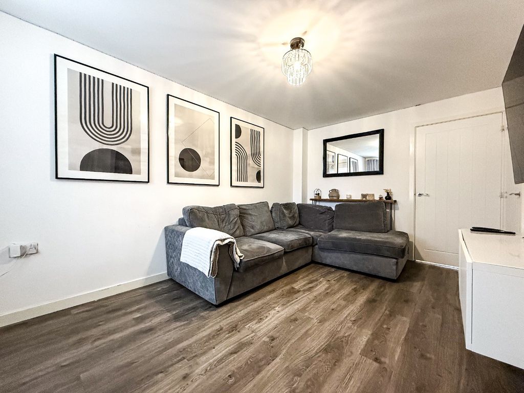 Property photo 2 of 15 4839784