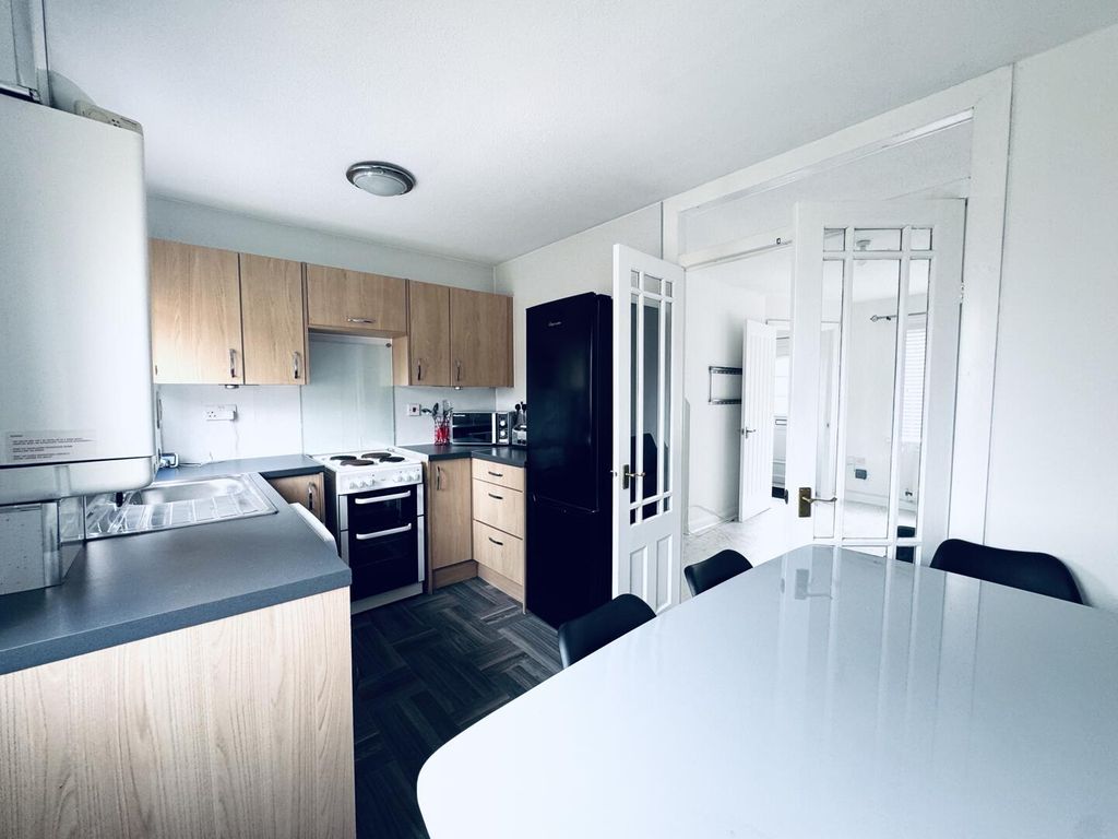 Property photo 2 of 21 Kitchen