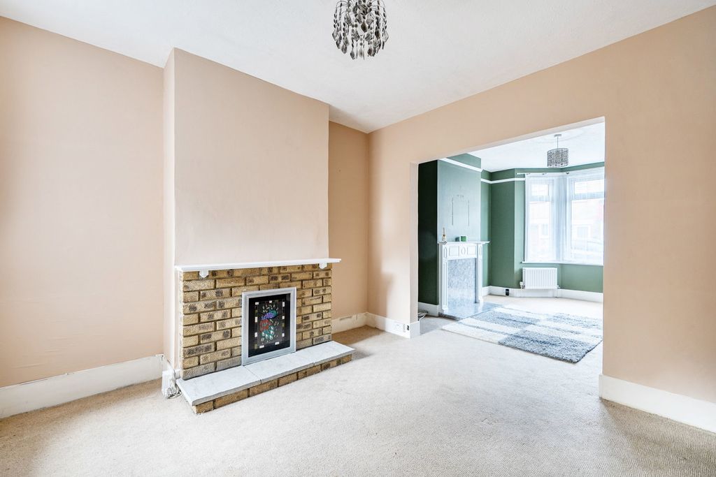 Property photo 2 of 24