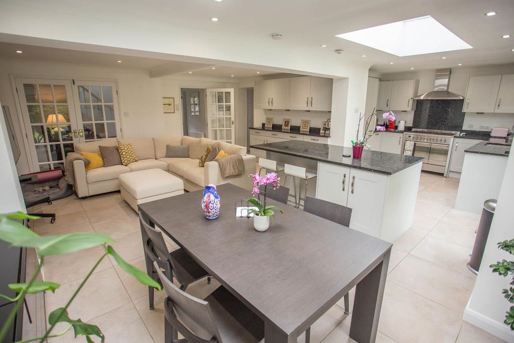 Property photo 2 of 20 Image