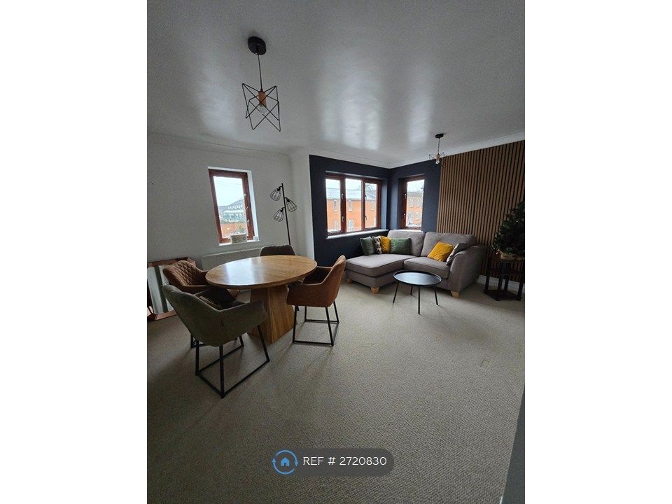 Property photo 1 of 13 Living Room