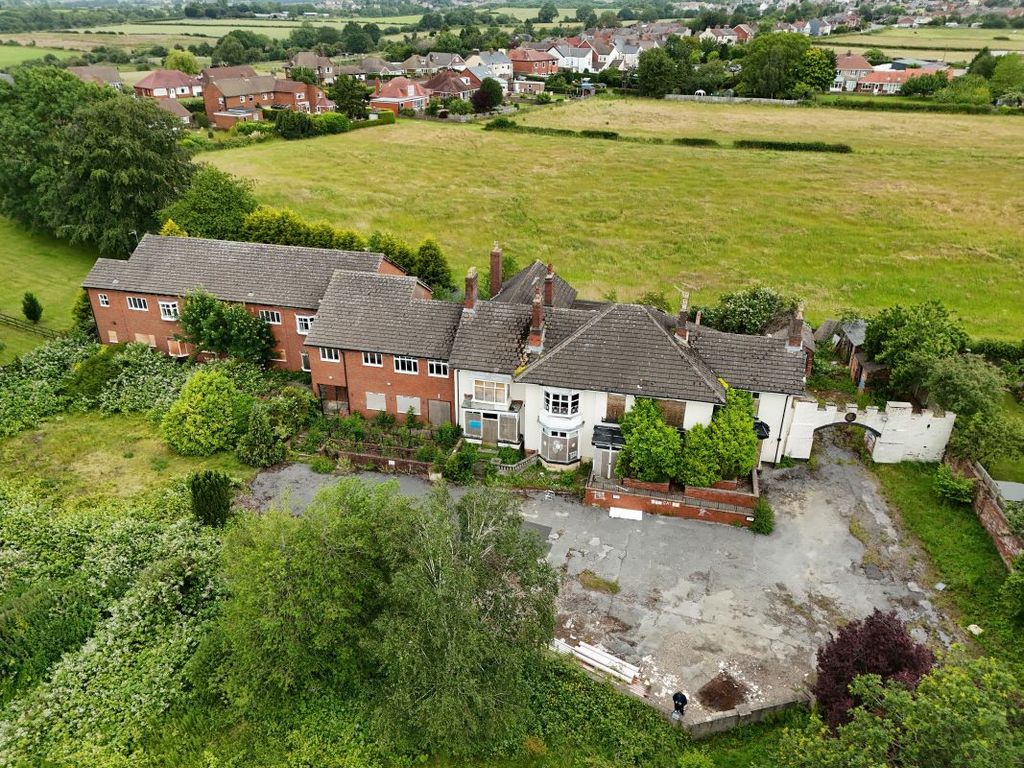Property photo 2 of 33