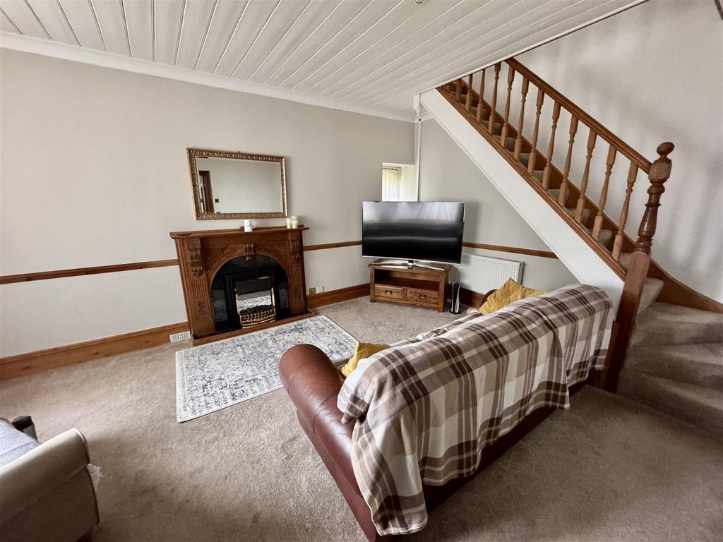 Property photo 2 of 12 Lounge