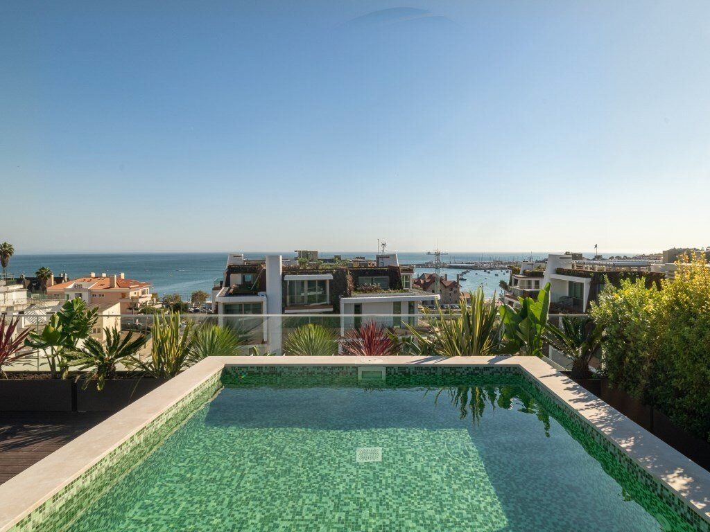Property photo 1 of 29 Unique Recent Top Floor Apartment With Private Rooftop With Swimming Pool And Sea Views