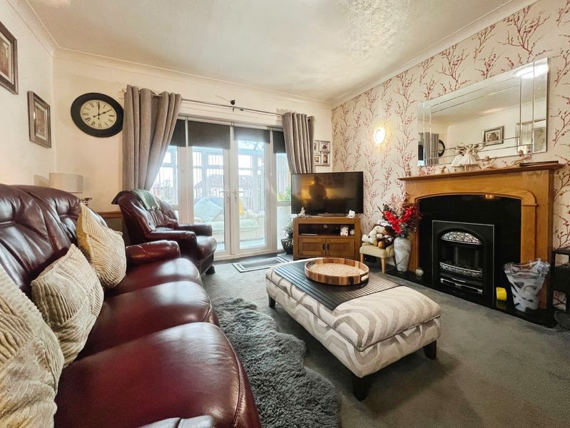 Property photo 2 of 17 Lounge