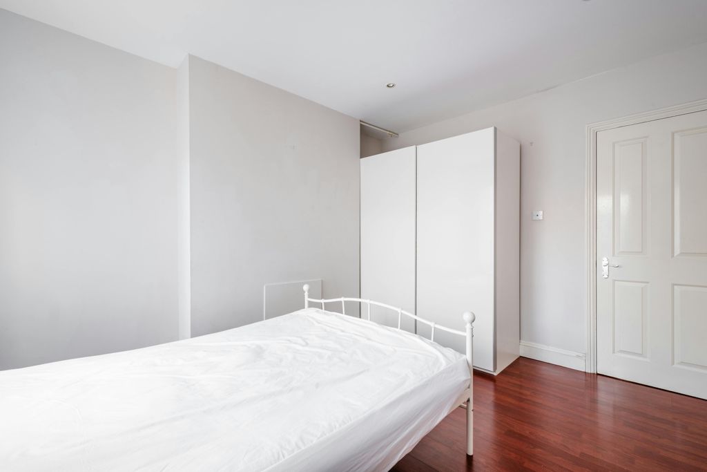 Property photo 3 of 9 Brick Lane 136 F1 - 3.Jpg