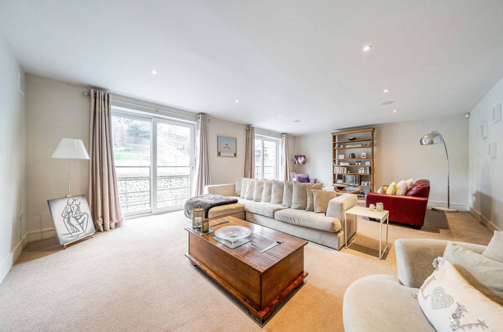 Property photo 3 of 39 1451513-11-69F093...