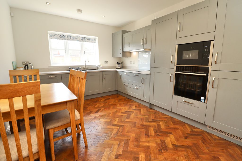 Property photo 2 of 14 Img_5444