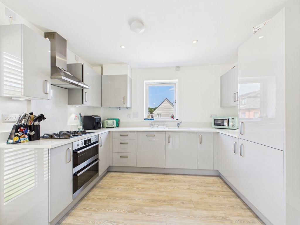Property photo 3 of 15 Kitchen