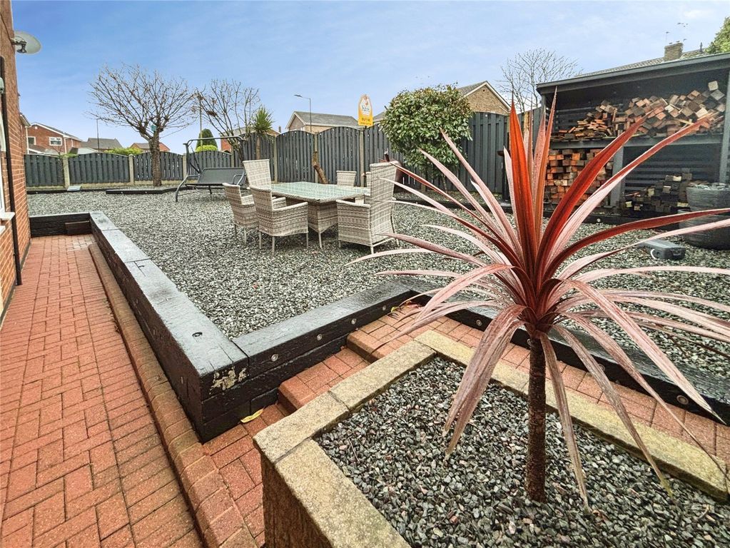 Property photo 3 of 18 Gardens