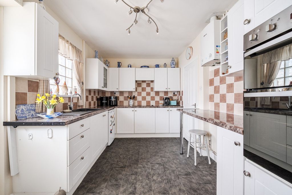 Property photo 3 of 20