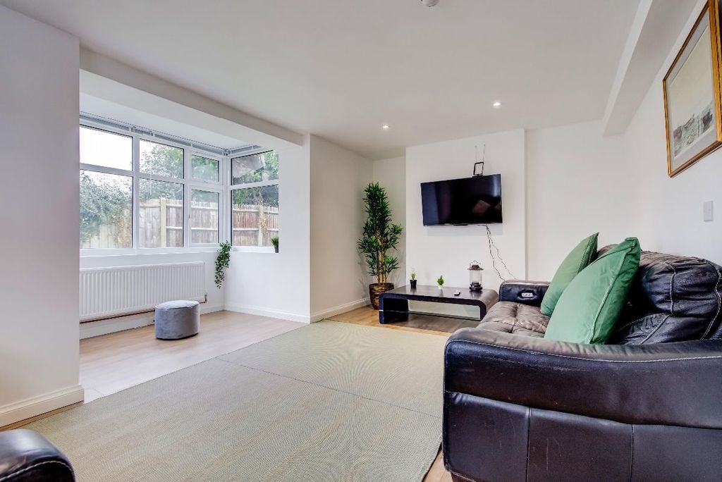 Property photo 3 of 116