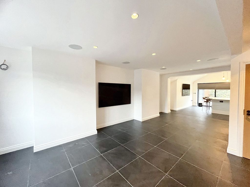 Property photo 2 of 30