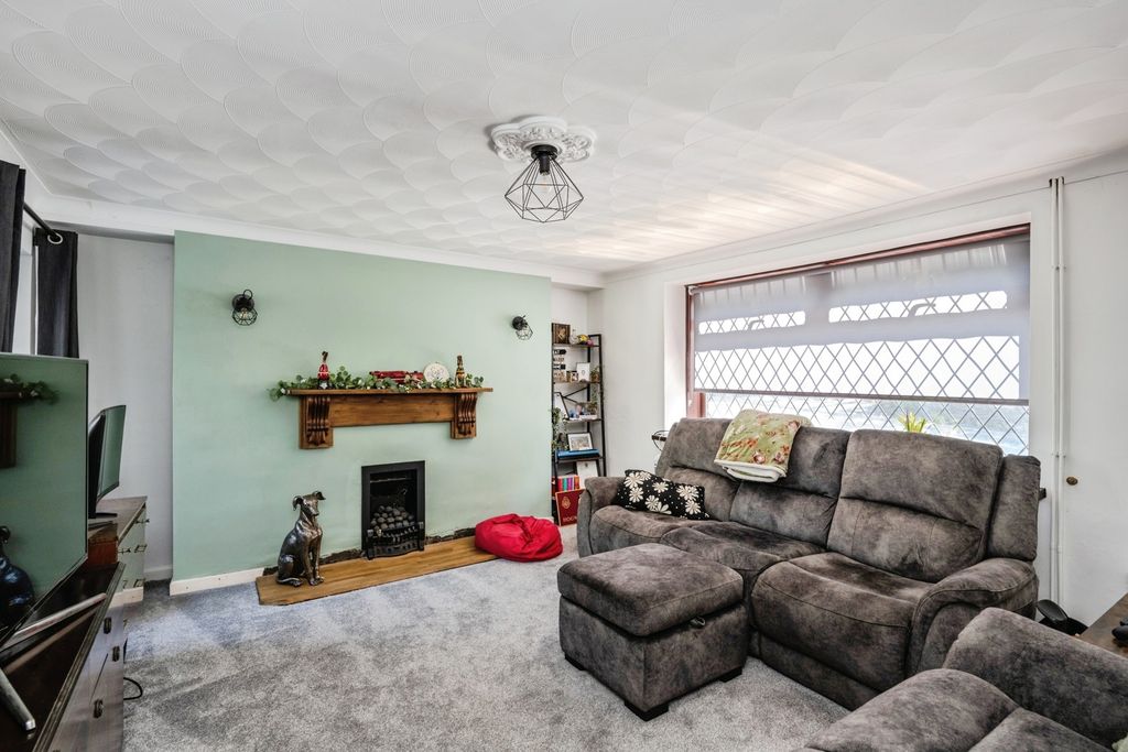 Property photo 3 of 19 Pbox-Img.Jpg