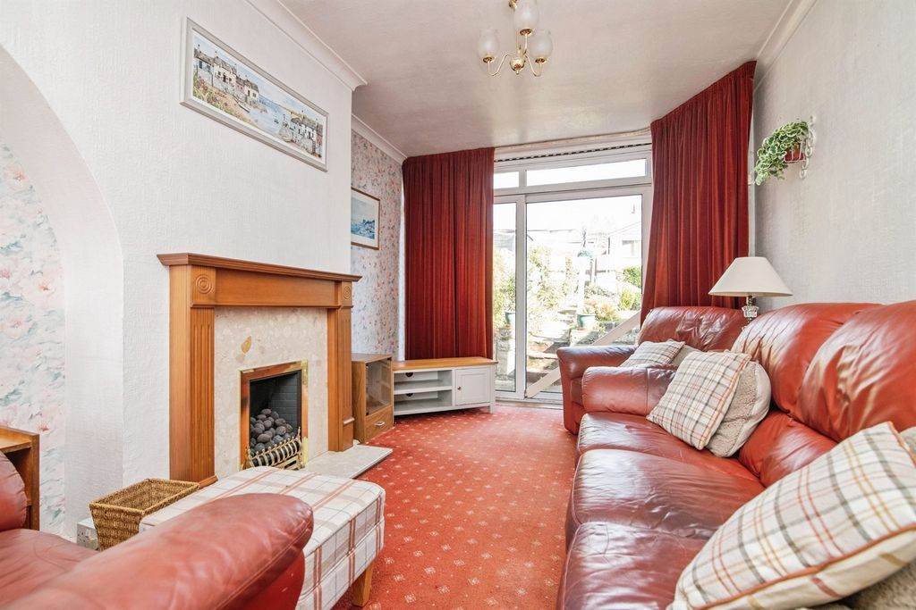 Property photo 3 of 17