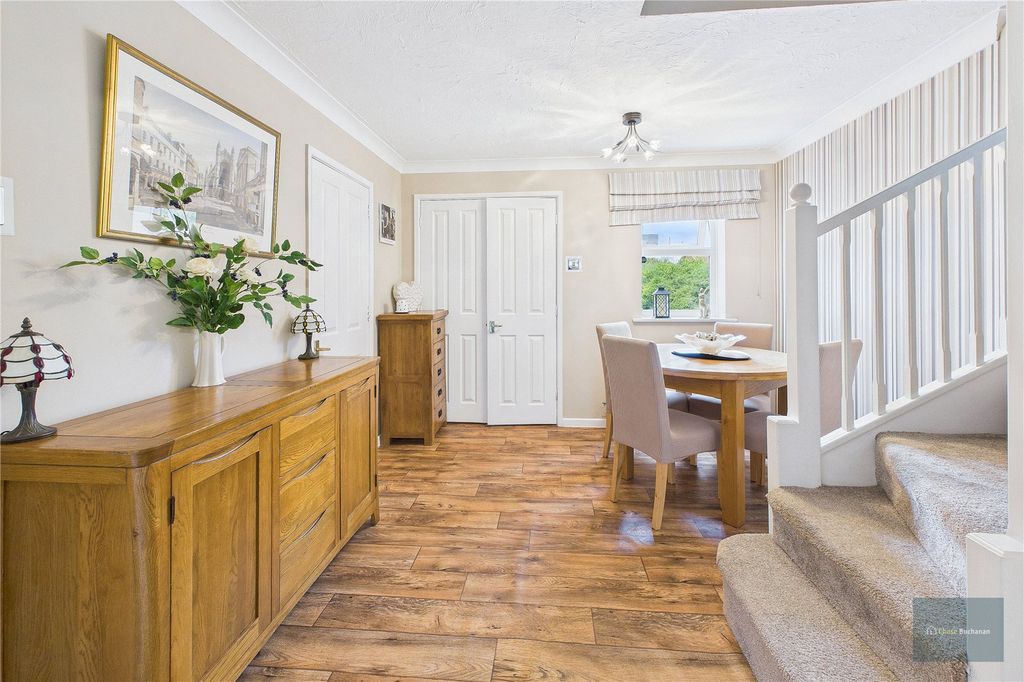 Property photo 2 of 18 Picture No. 11