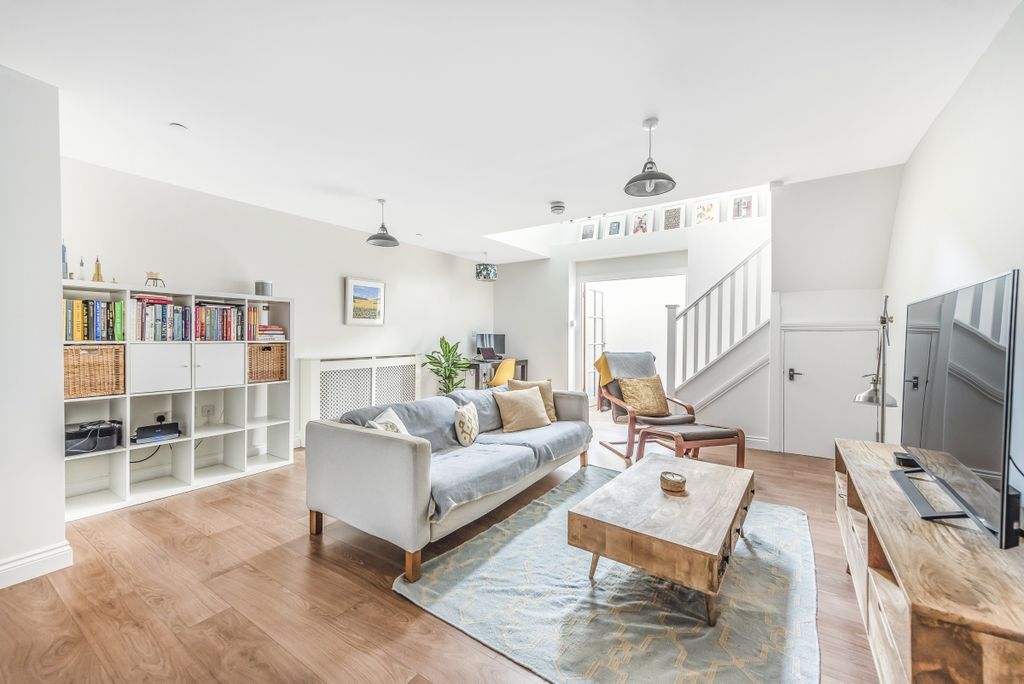 Property photo 1 of 17 369726 (3)