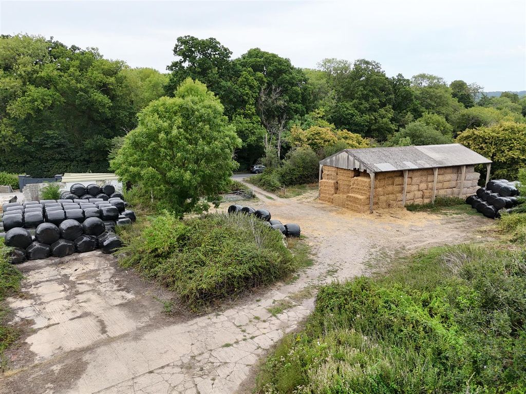 Property photo 2 of 4 1B
