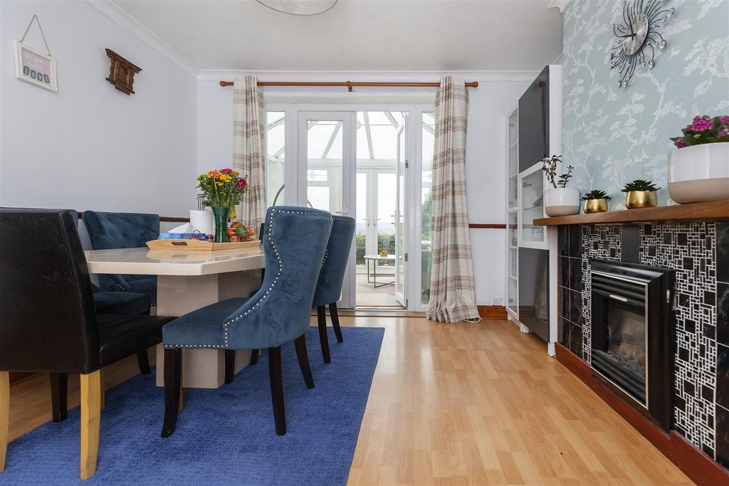 Property photo 2 of 32