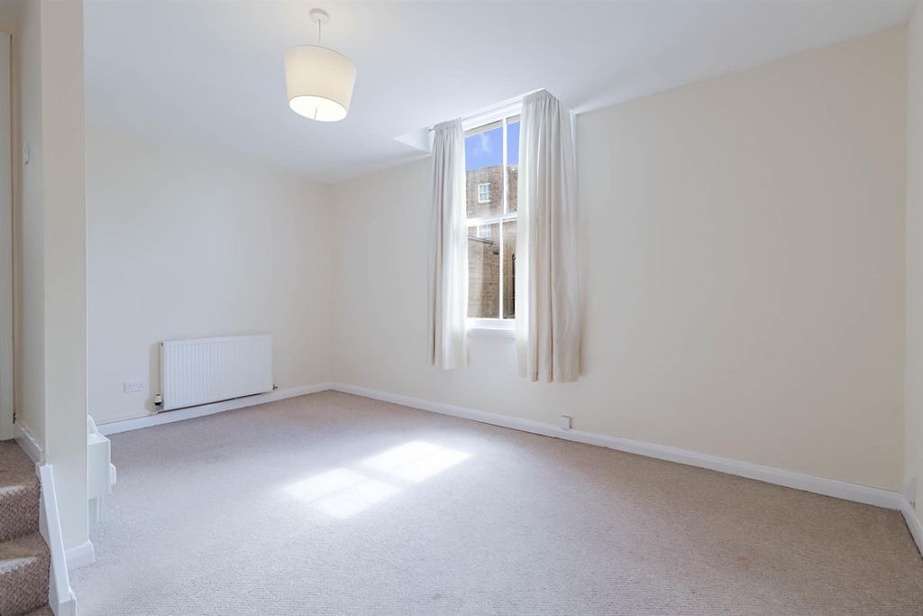 Property photo 3 of 8 1-Bed-Flat-Montpellier5.Jpg