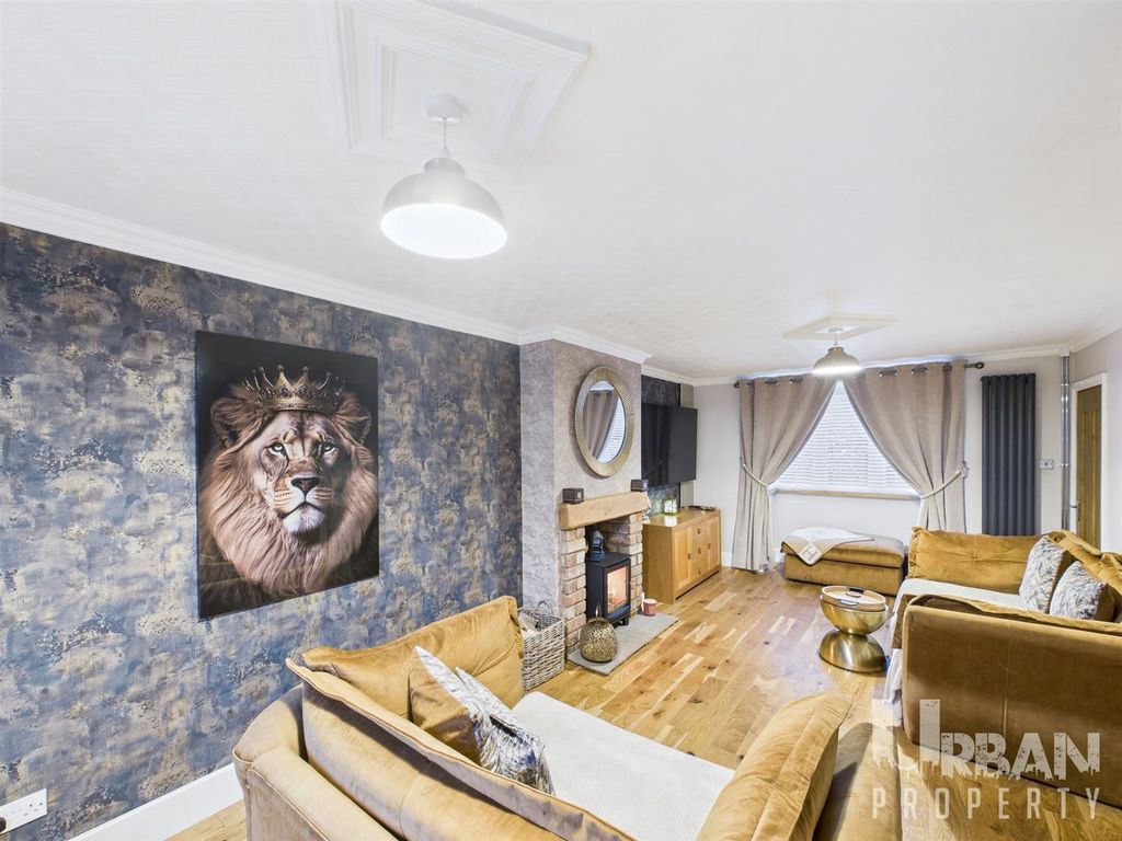 Property photo 3 of 16 Cam03038G0-Pr0220-Still013.Jpg