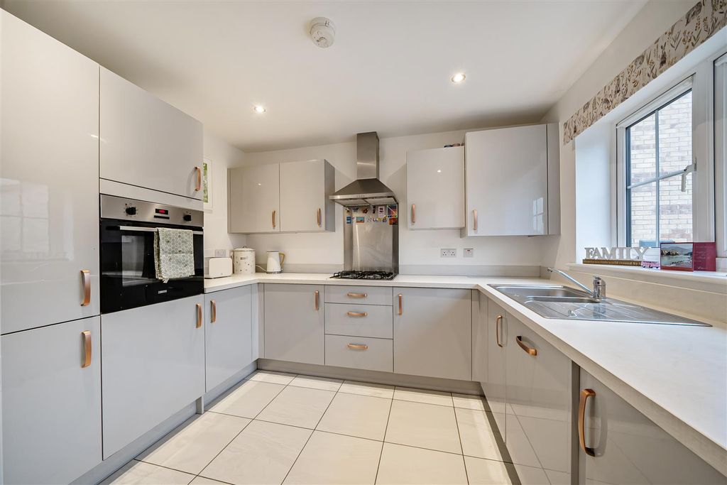 Property photo 2 of 18 Kitchen