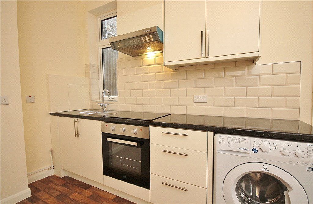 Property photo 2 of 7 Kitchen