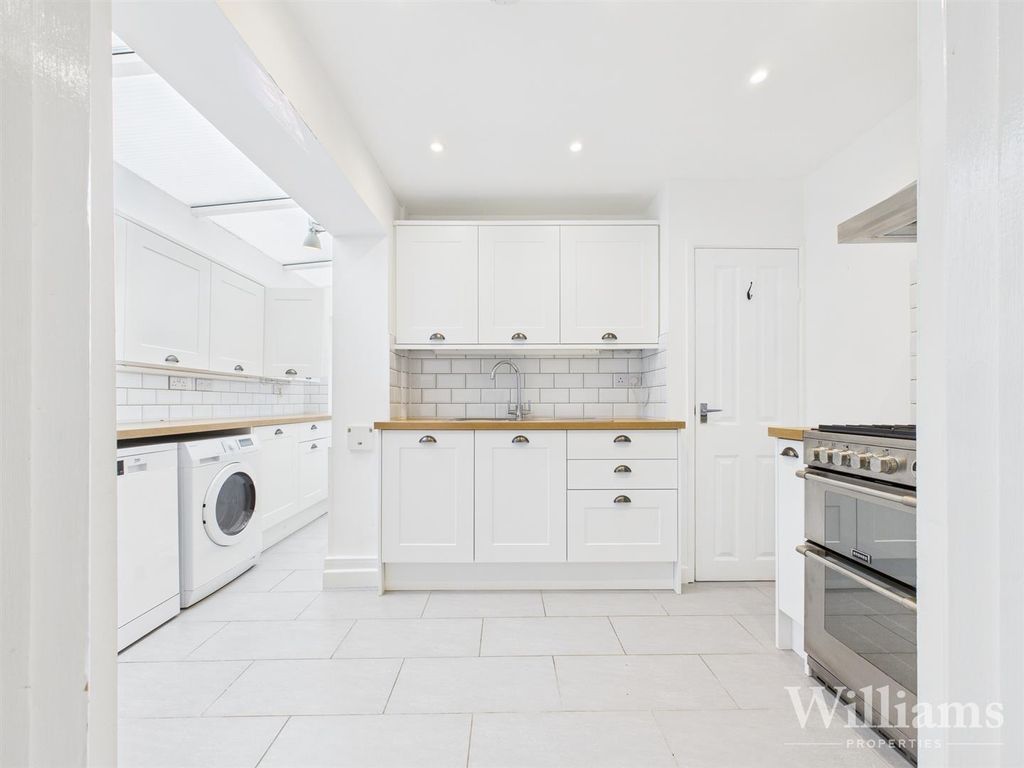 Property photo 2 of 16 Cam02861G0-Pr0505-Still024.Jpg