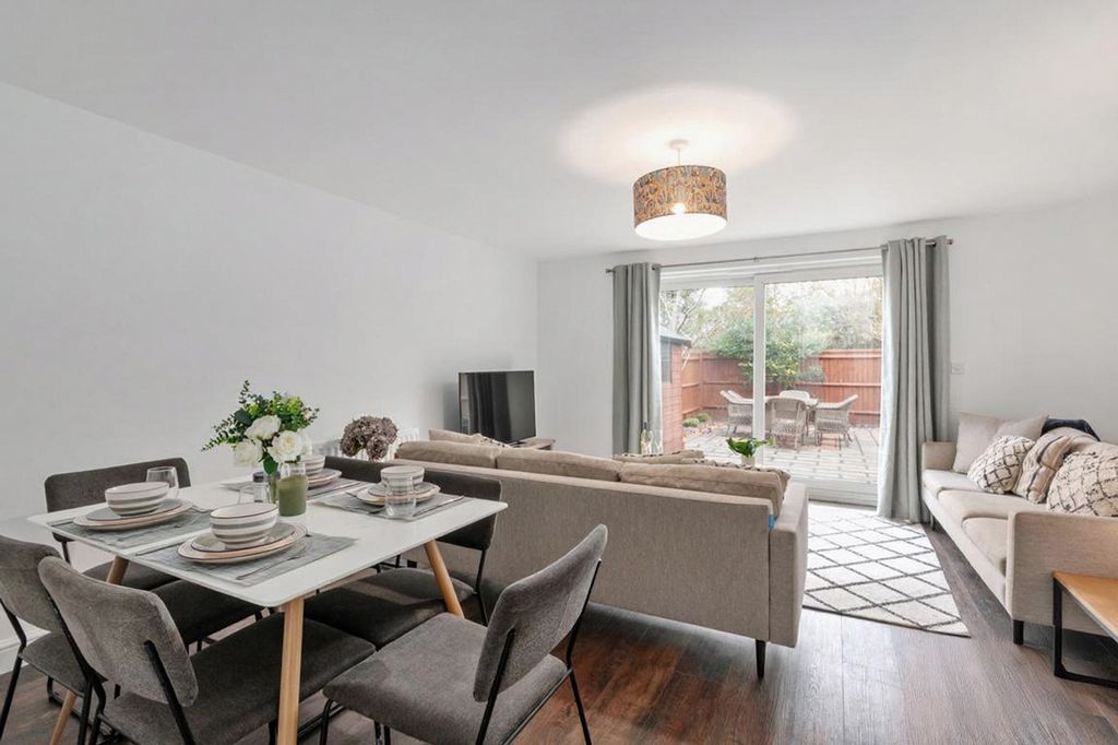 Property photo 1 of 20 Living Room