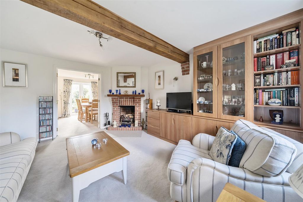 Property photo 2 of 18 Sitting Room