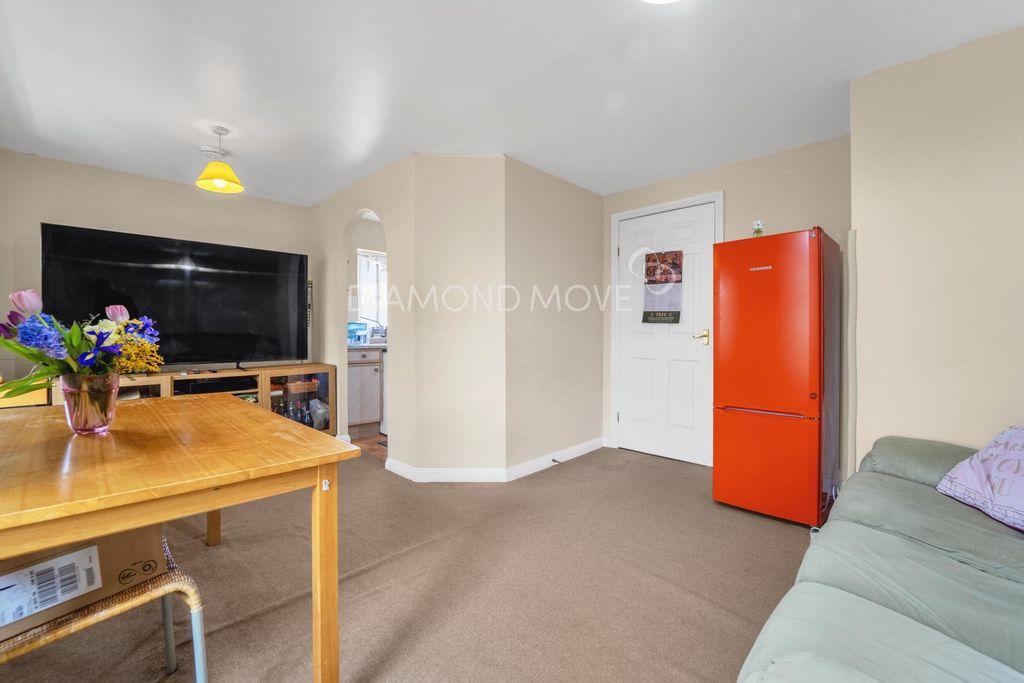 Property photo 2 of 9 Photo 1