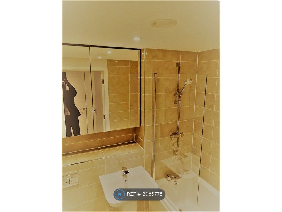 Property photo 2 of 9 Bathroom