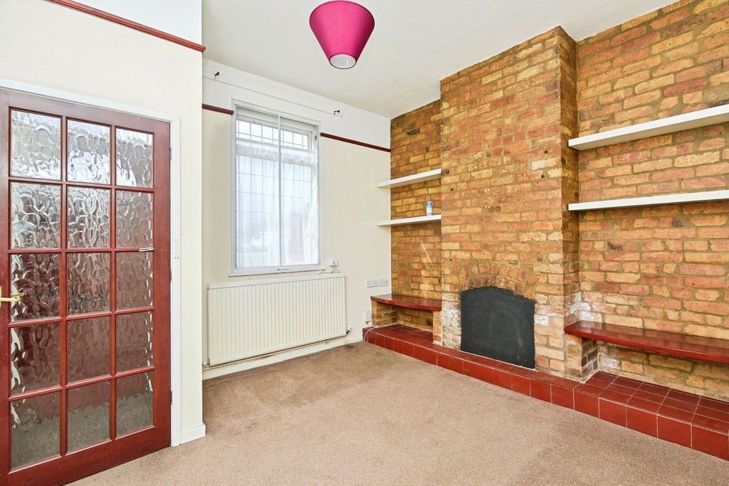 Property photo 2 of 17 Lounge