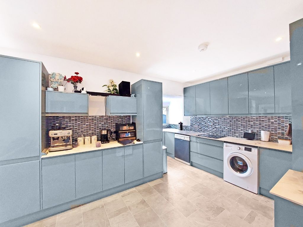Property photo 2 of 23 5339472