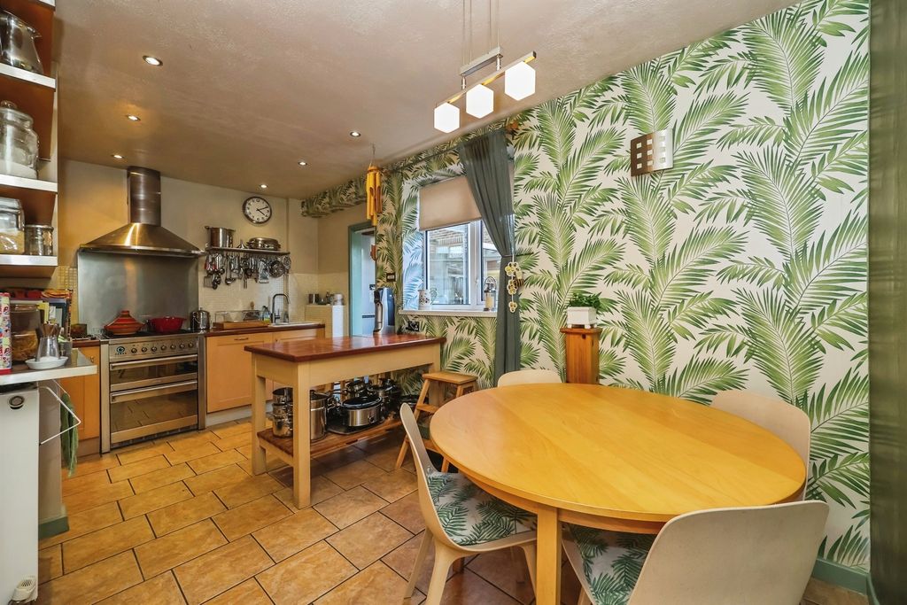 Property photo 3 of 23