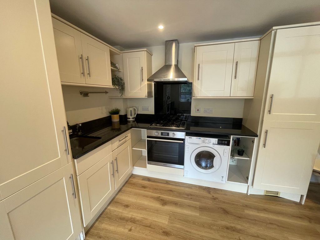 Property photo 2 of 10 Kitchen