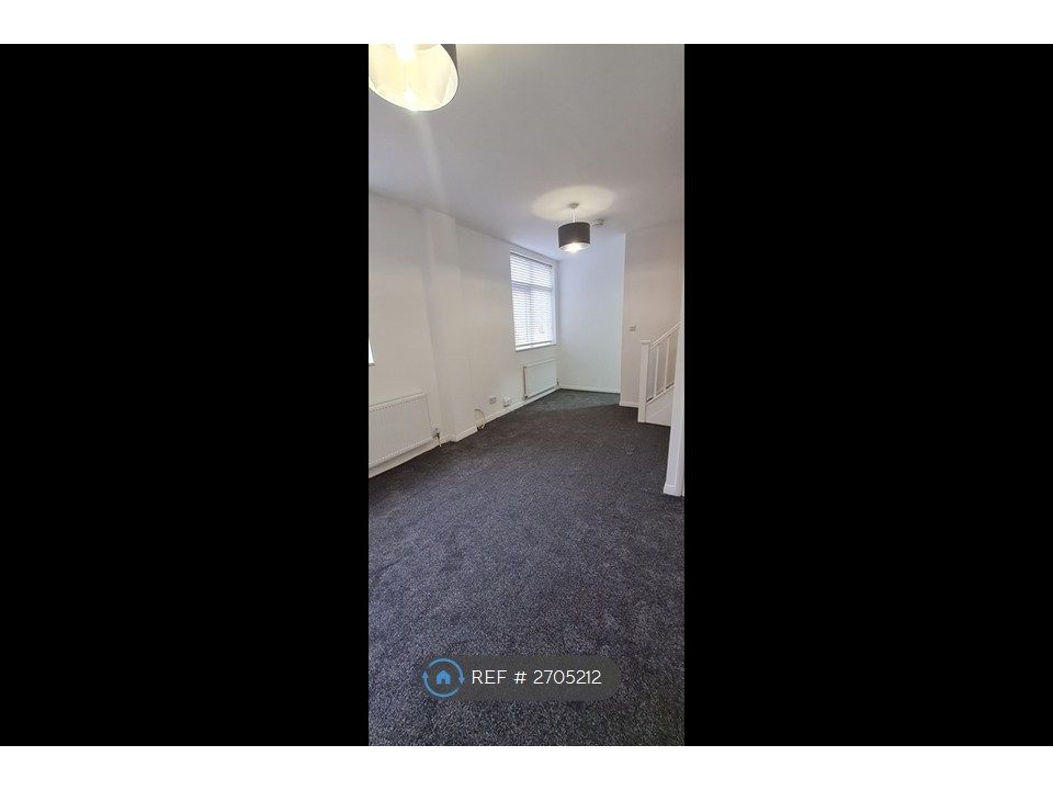 Property photo 3 of 6 Lounge 2