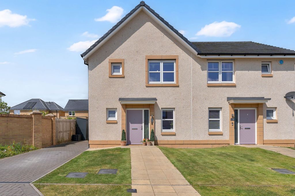 Property photo 1 of 36 14 Shiel Hall Loan