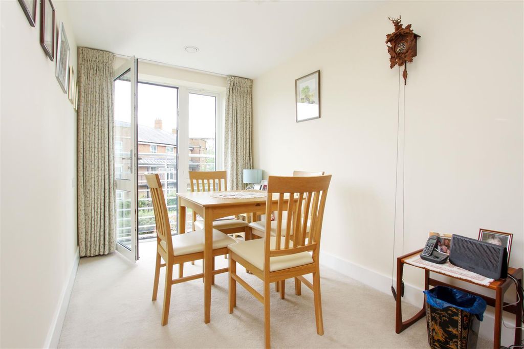 Property photo 3 of 7 Dining Area