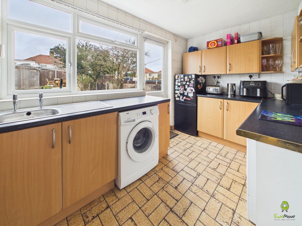 Property photo 3 of 17 Presented By Clinton At Ewemove Bexleyheath And Da