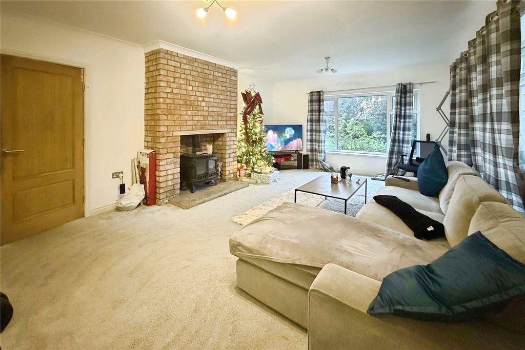 Property photo 2 of 17 Picture No. 11