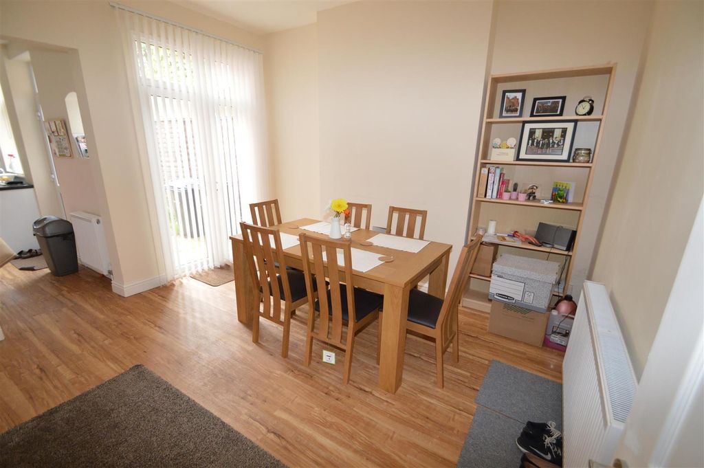 Property photo 3 of 10 Dining Room