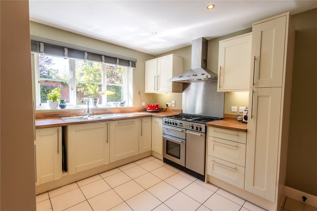 Property photo 2 of 46 Picture No. 54