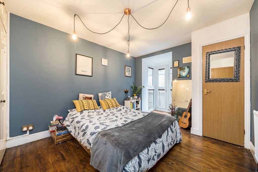 Property photo 3 of 12