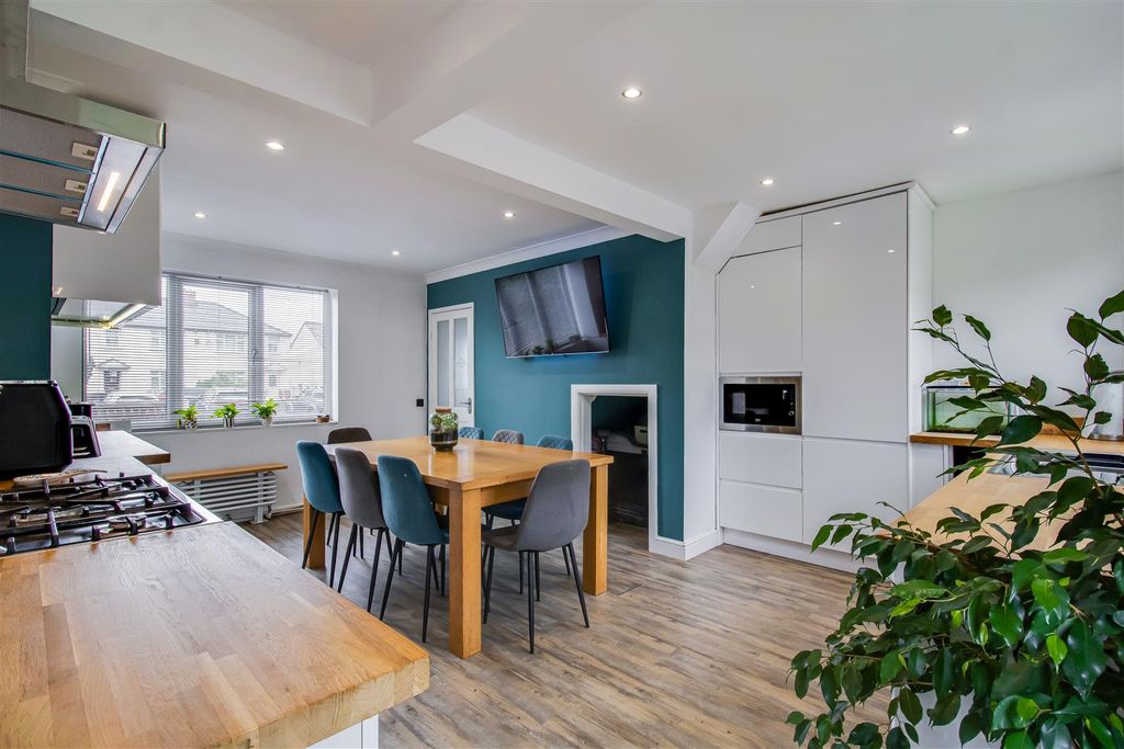 Property photo 3 of 12 Kitchen/Diner