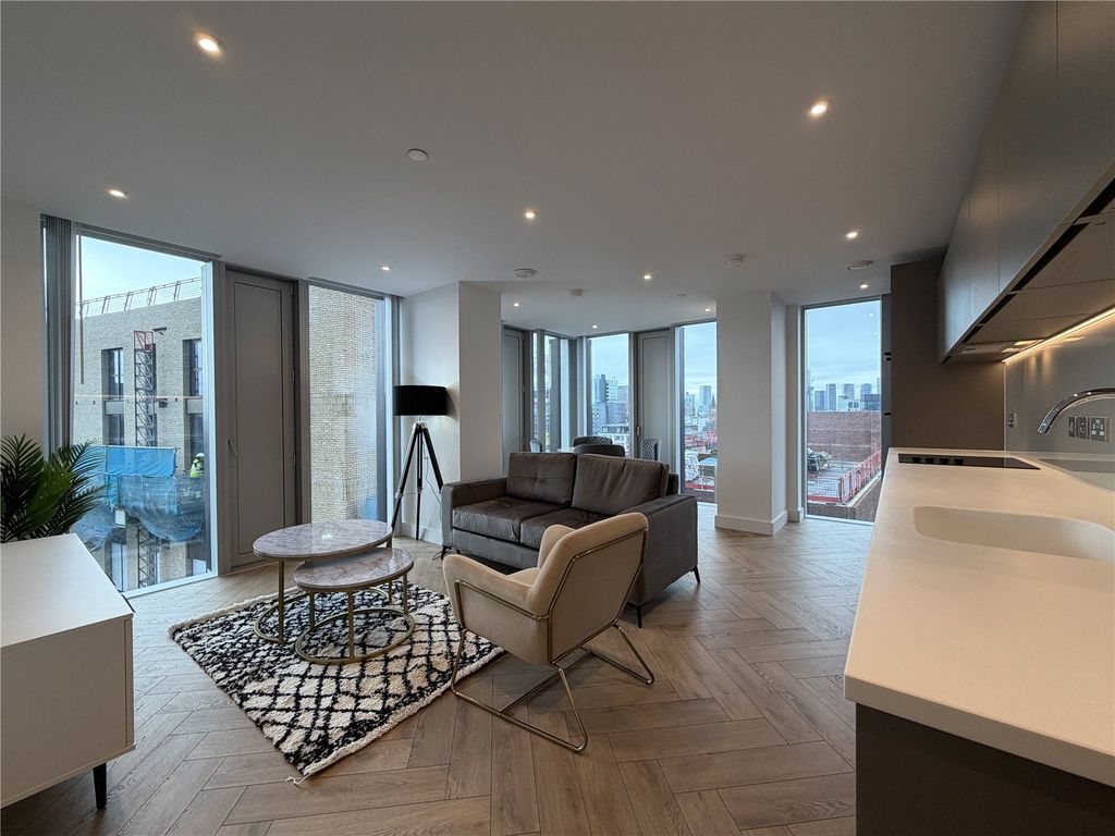 Property photo 2 of 28 Picture No. 14